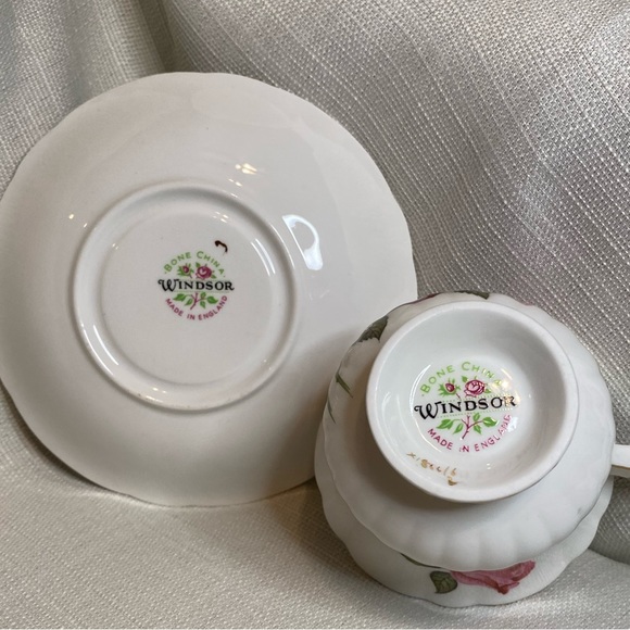 Vintage 1960’s Windsor Bone China Pink & Red Rose Teacup & Saucer - Picture 8 of 8